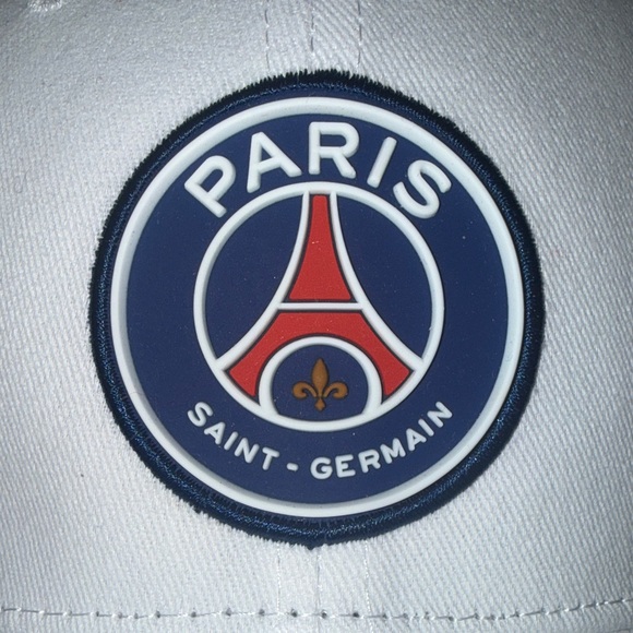 Weeplay White Cap - Picture 9 of 9